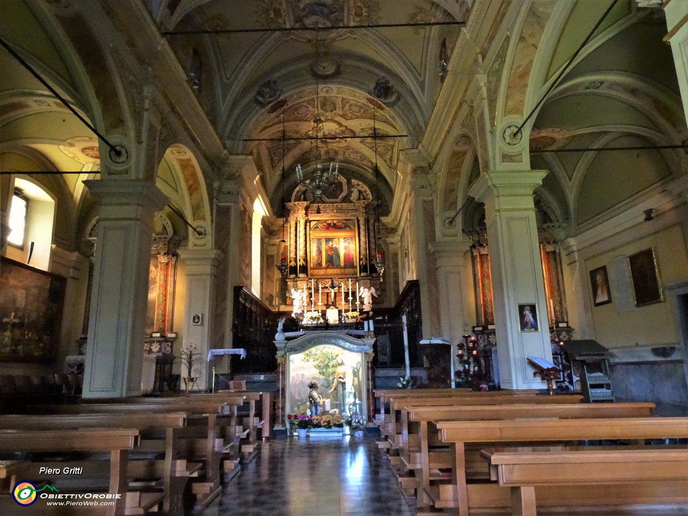 46 Interno Santuario Madonna del Frassino.JPG